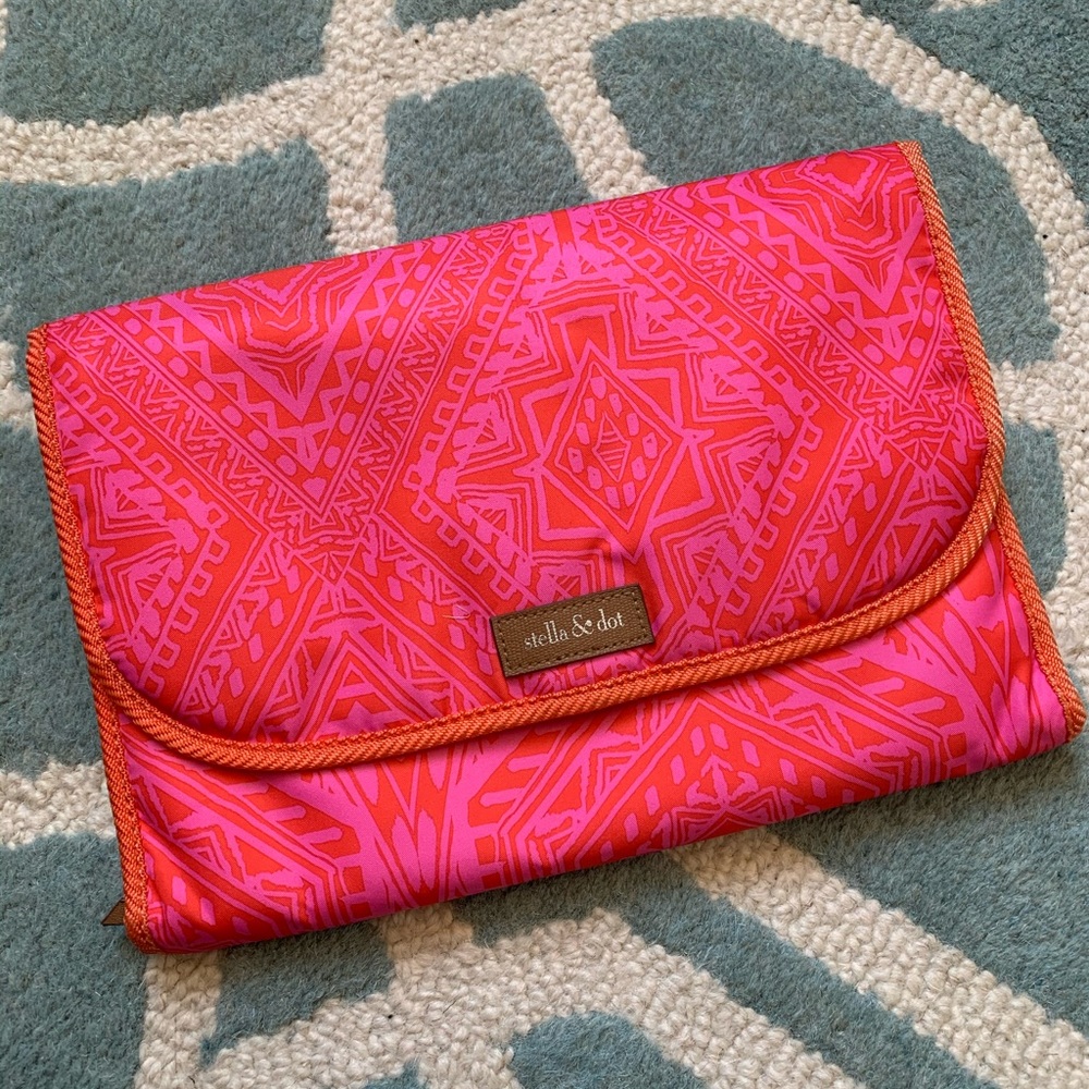 Stella & Dot - Pineapple Jewelry Hang On